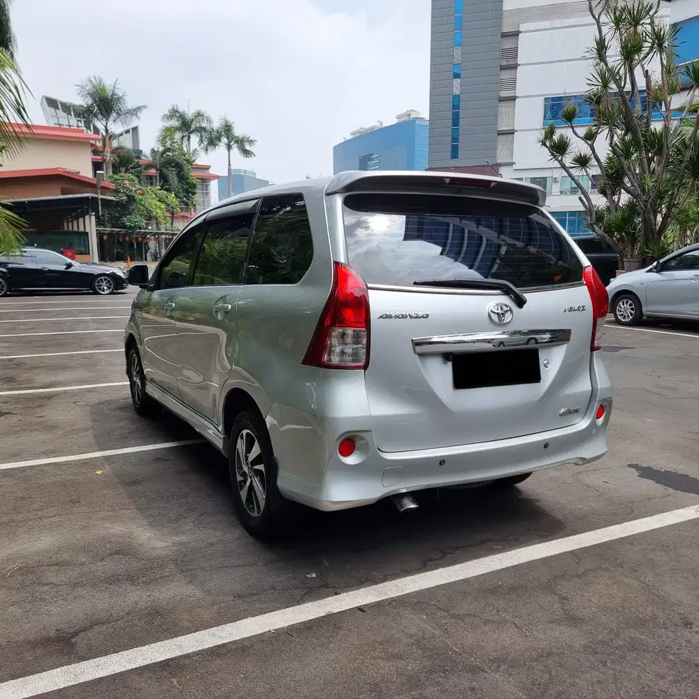 TOYOTA AVANZA VELOZ 1.5 AT