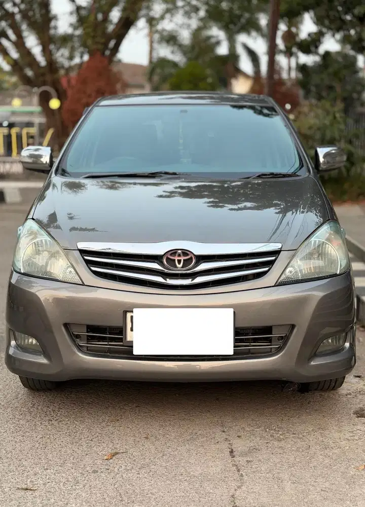 Toyota Kijang Innova 2010 Bensin