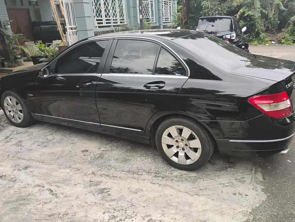 Mercedes-Benz C-Class 2011 Bensin