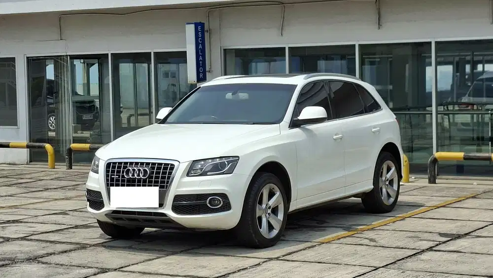 Audi Q5 2.0 TFSI AT 2011 Bensin