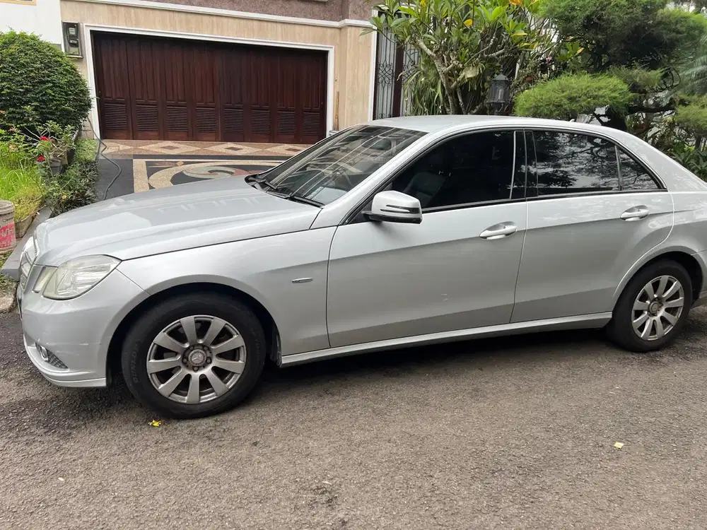 Mercedes-Benz E200 2011