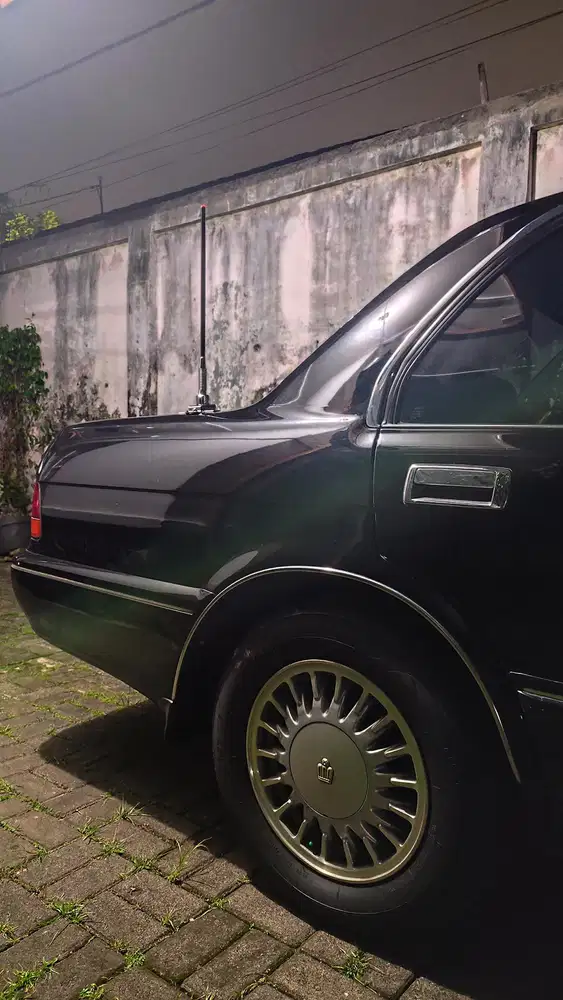 Toyota Crown Royal 2000 Bensin