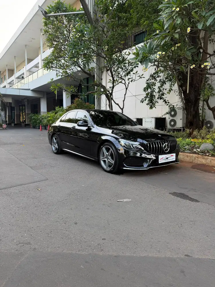 Mercedes benz C300 AMG
2018