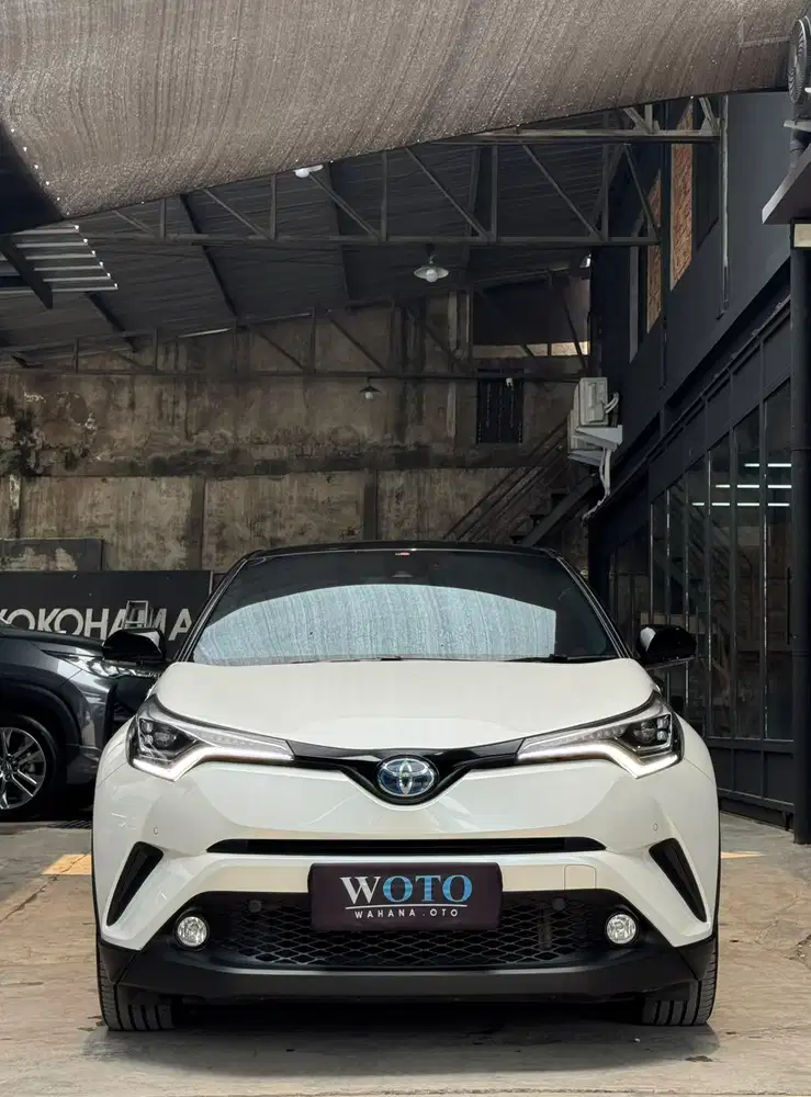 [ KM 27rb ] Toyota CHR 1.8 Hybrid CVT TSS 2023