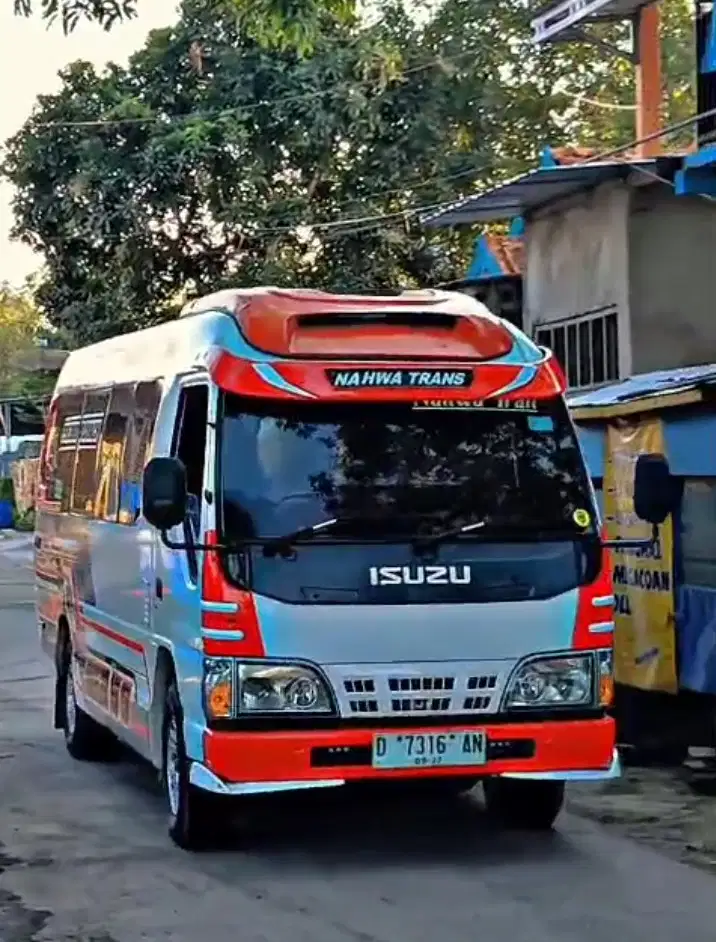Isuzu Elf Minibus 2012 Diesel