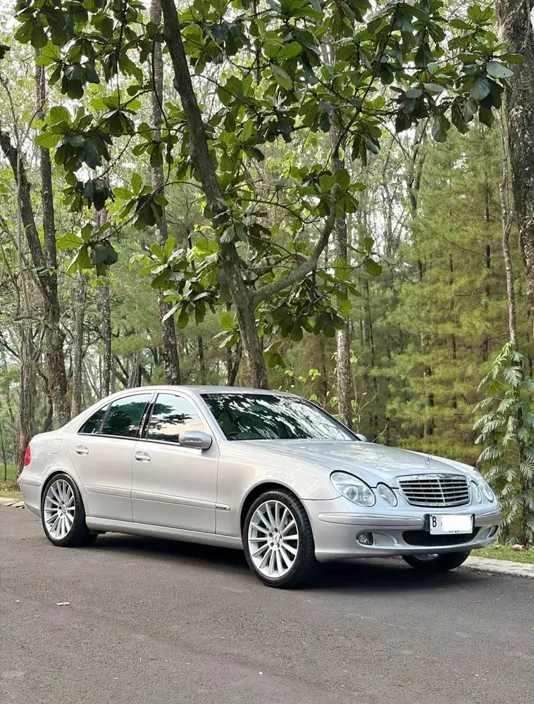 Mercedes-Benz E240 2005 Bensin