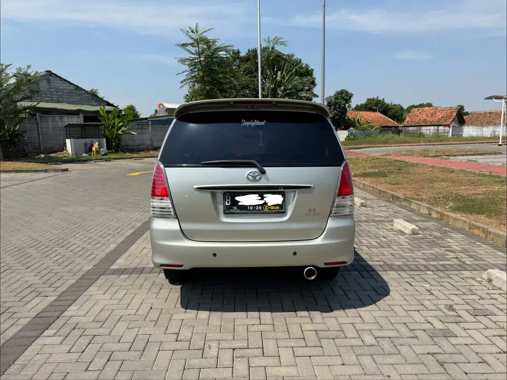Toyota Kijang Innova 2011 Bensin