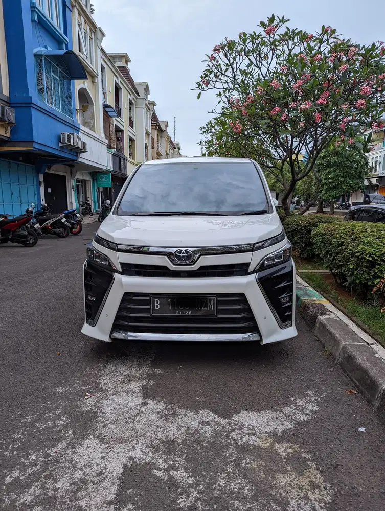 Toyota Voxy AT 2021