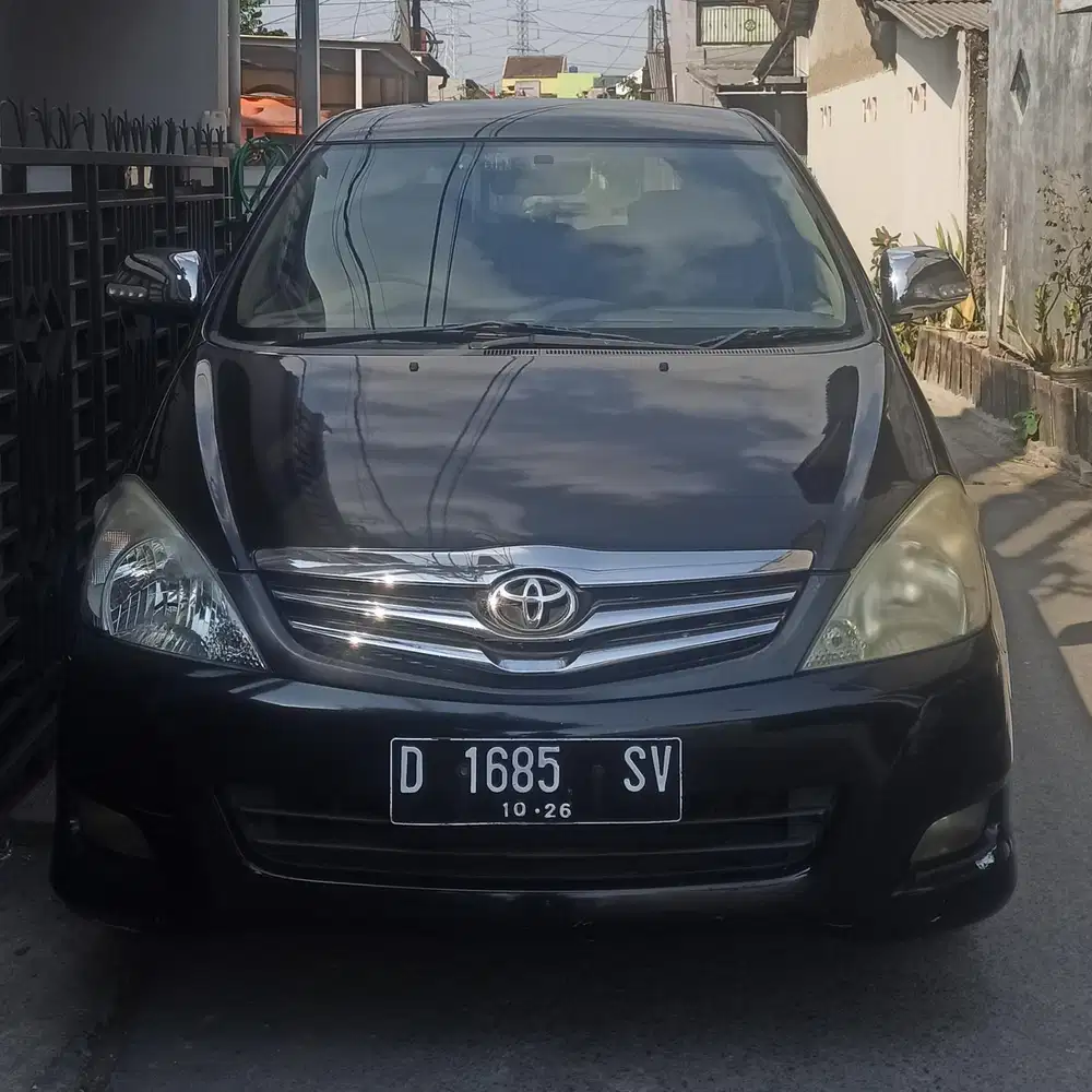 Toyota Kijang Innova 2011 Bensin