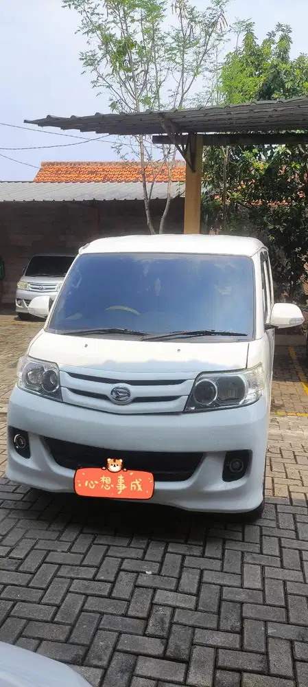 Daihatsu Luxio 2011 Bensin