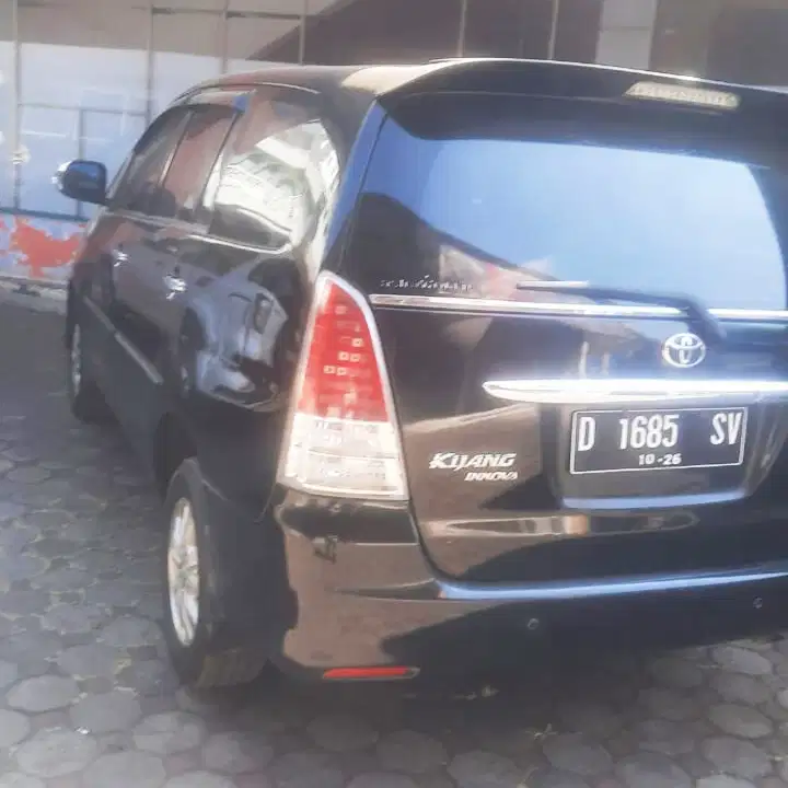 Toyota Kijang Innova 2011 Bensin