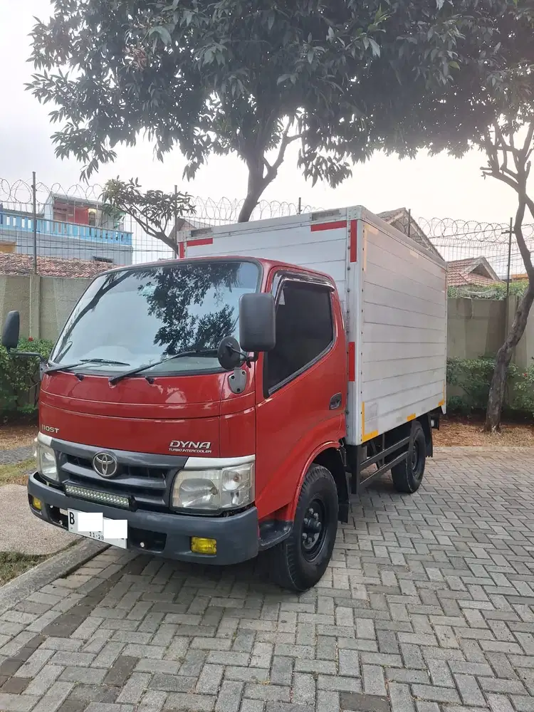 Toyota dyna 110st box tahun 2013