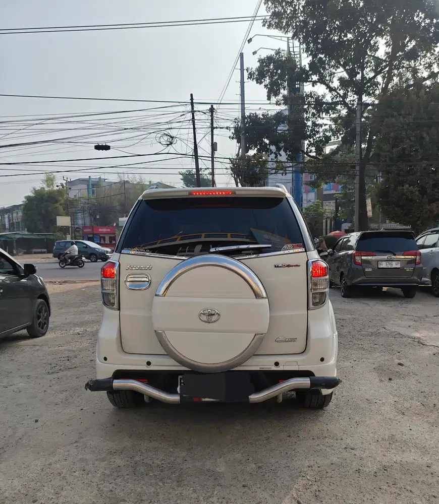 Rush S 1.5 AT 2014 putih matic istimewa dp 25 jt
