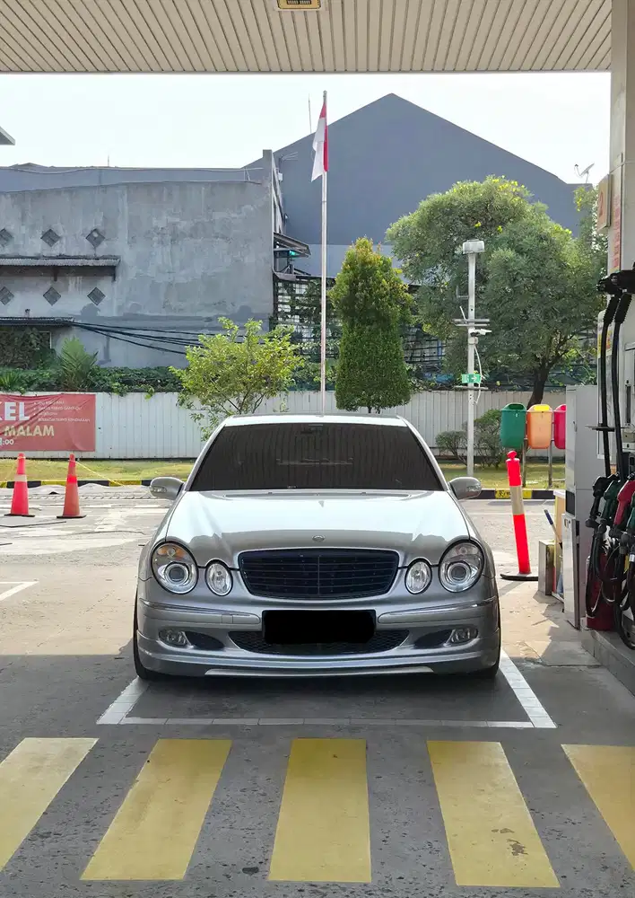 Mercedes-Benz W211 E240 Elegance