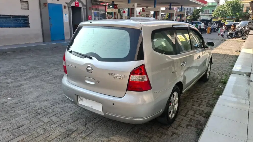 Nissan Grand livina 2010 Bensin