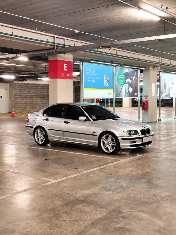 BMW 318i 2001 Bensin