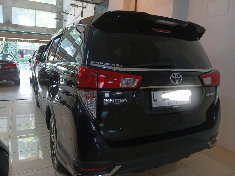 Toyota Kijang Innova Reborn Venturer Solar Automatic Hitam