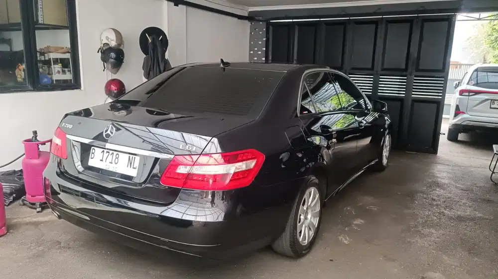 Mercedes-Benz E200 2010 Bensin