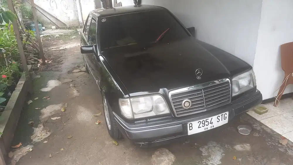 Mercedes-Benz E220 1995 Bensin