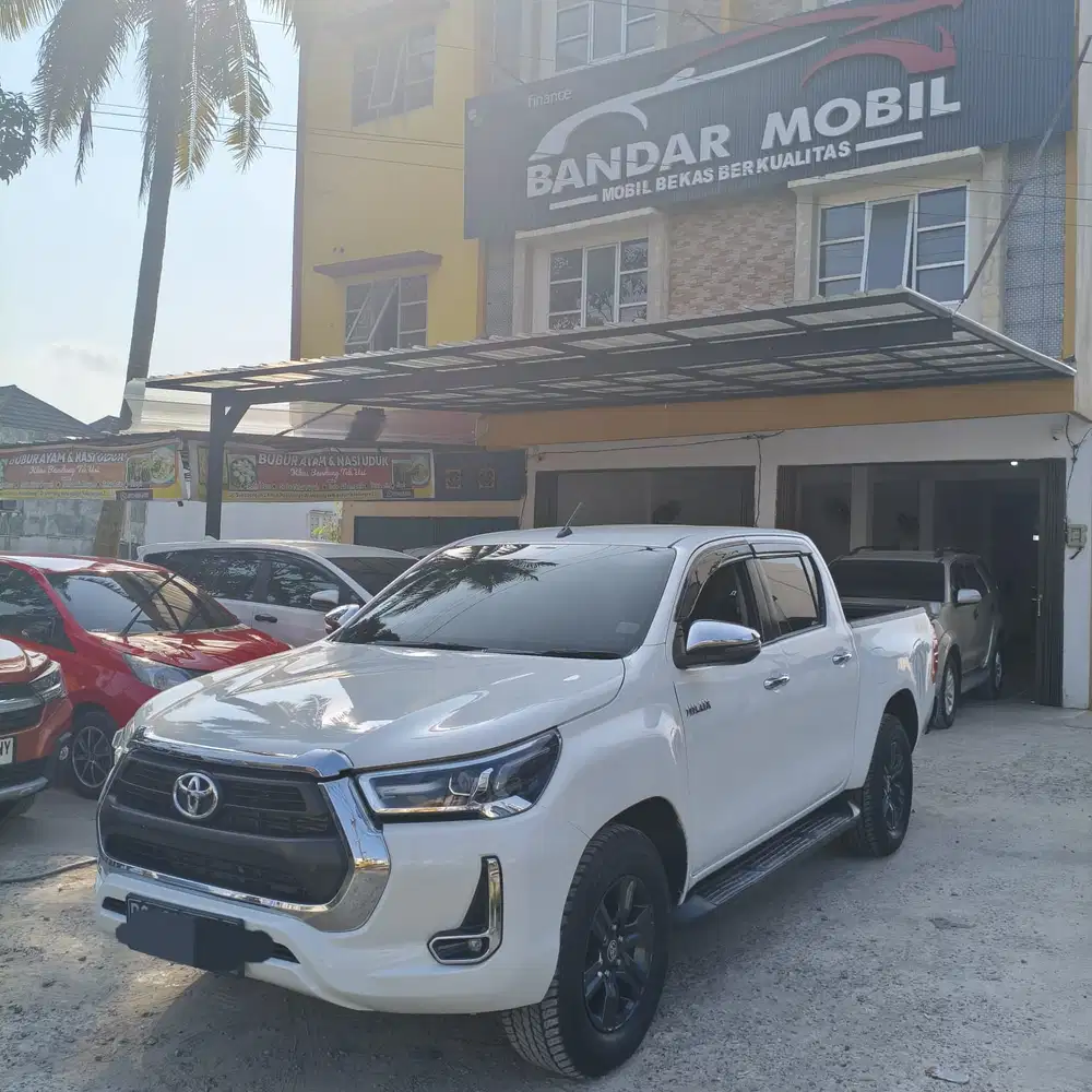 HILUX V 2.4 Matic 2022 Diesel istimewa dp 99 jt