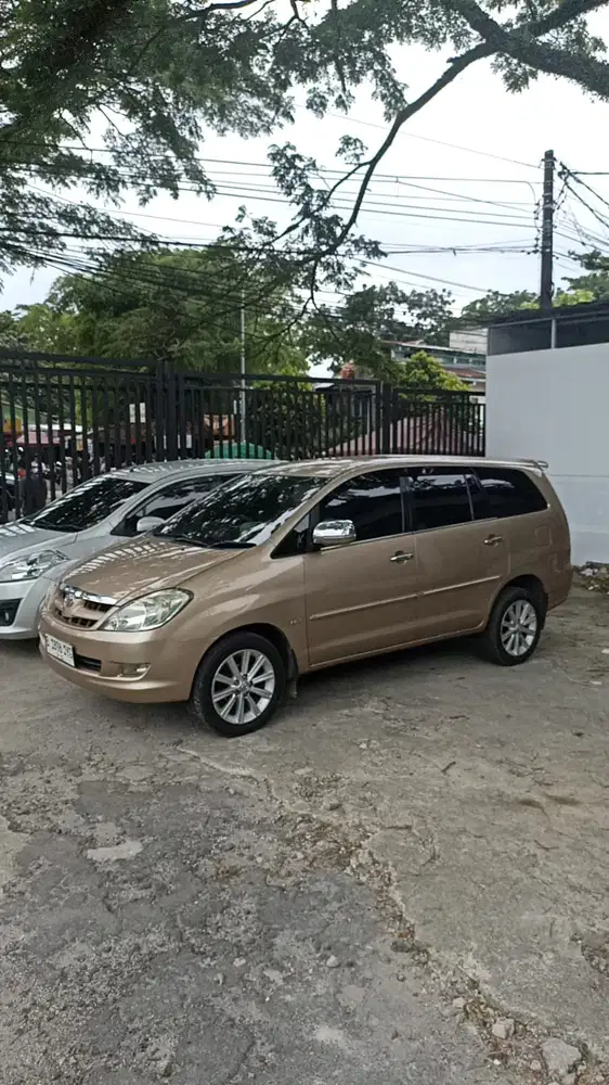 Toyota InnovaGmatic 2004 Bensin jual cepat!