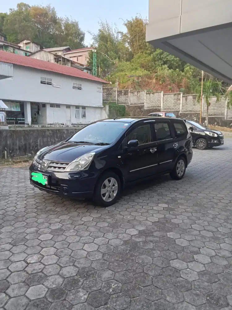 Nissan Grand livina 2010 Bensin