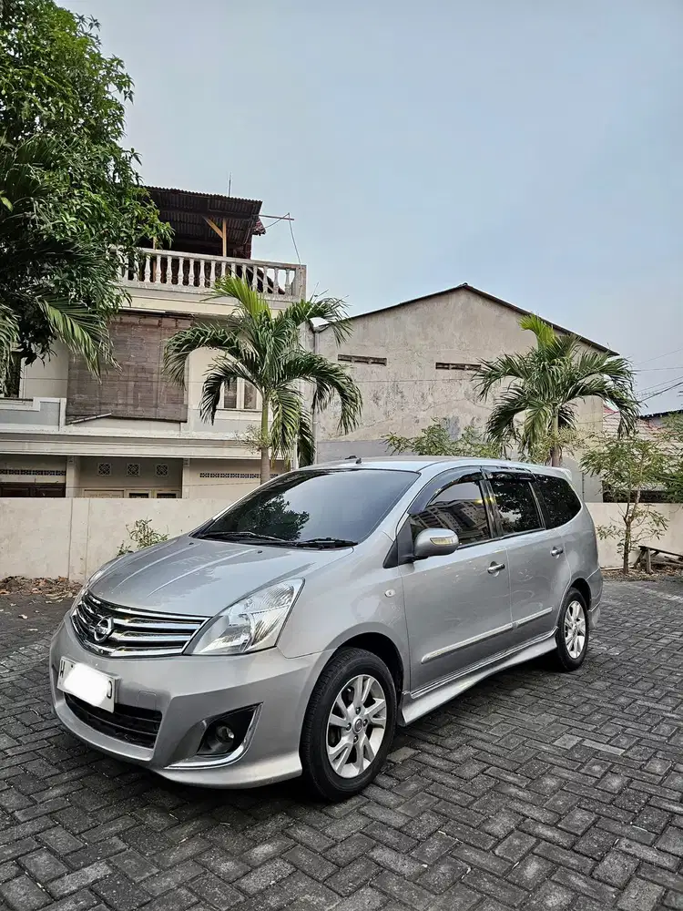 Nissan Grand livina 2012 Bensin