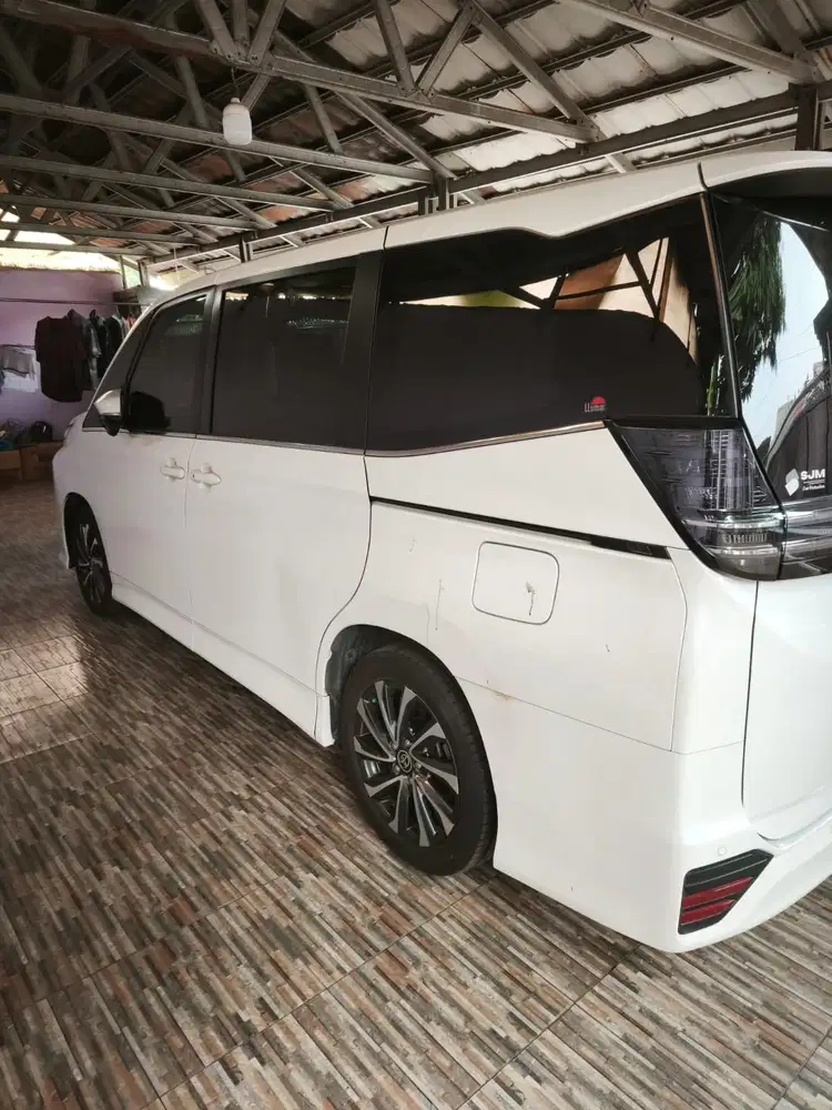 Toyota Voxy 2025 Bensin
