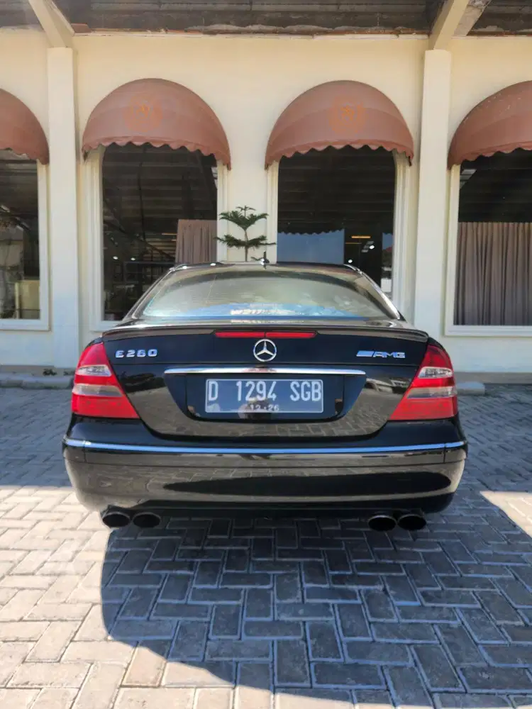 Mercedes-Benz E240 2004 Bensin