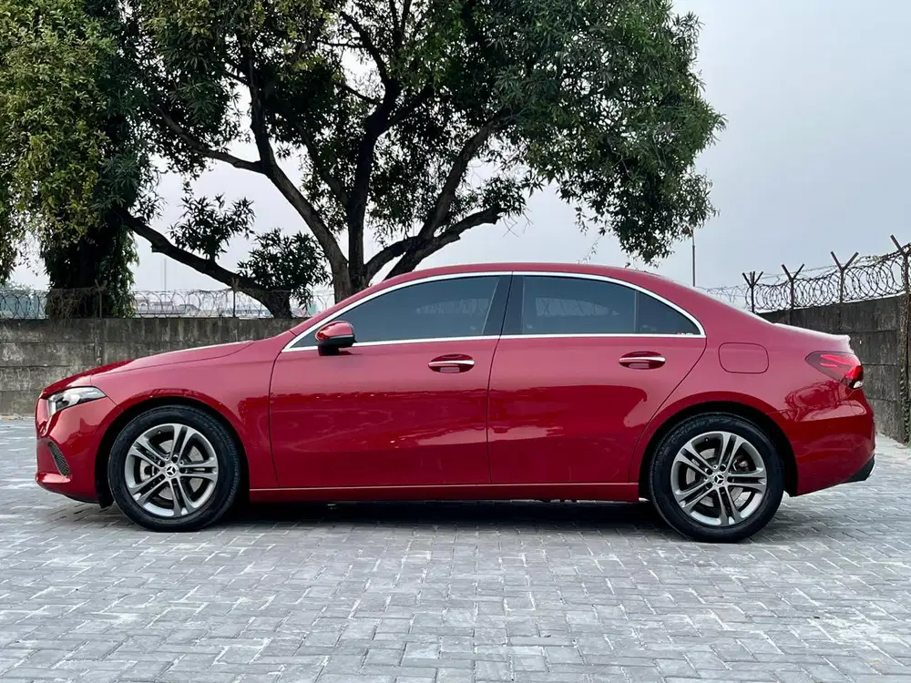 Mercedes-Benz A200 2021 Bensin