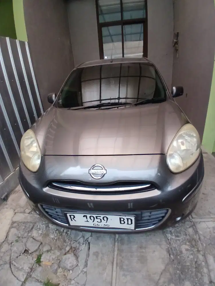 Nissan March 2011 Bensin