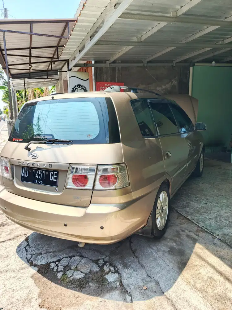 Kia Carens II 2004 Bensin