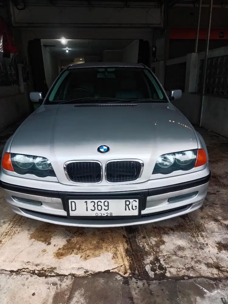 BMW 318i 2001 Bensin