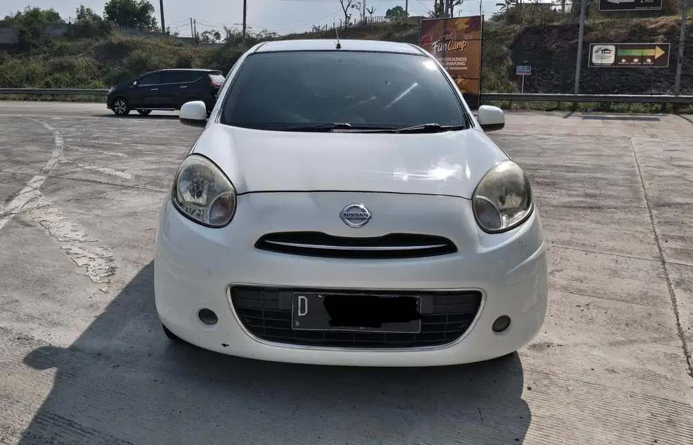 Nissan March 2012 Bensin