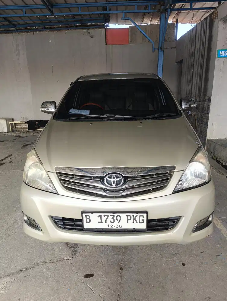 Toyota Kijang Innova 2010 Bensin
