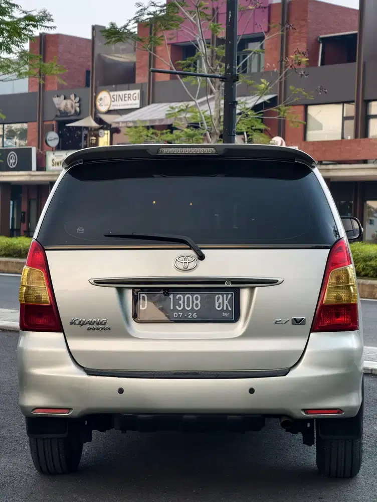 Toyota Kijang Innova 2011 Bensin