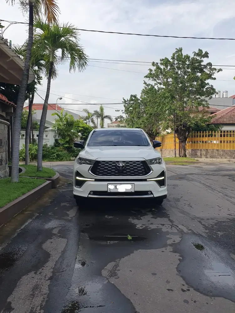 Innova zenix 2023 pmk Q hybrid tss matic km 50rb warna putih plat L
