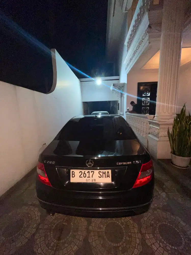 Mercedes-Benz C200 2011 Bensin