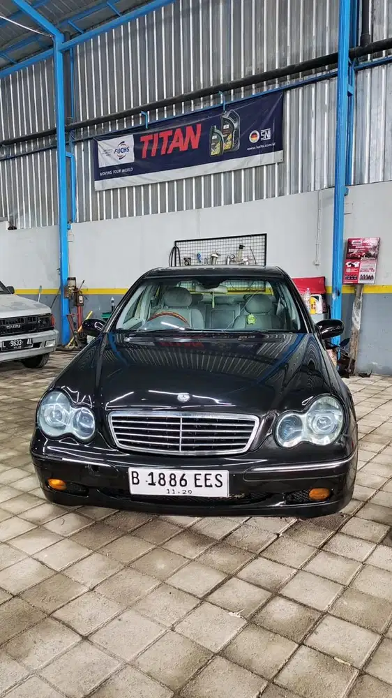 Mercedes-Benz C240 2004 Bensin