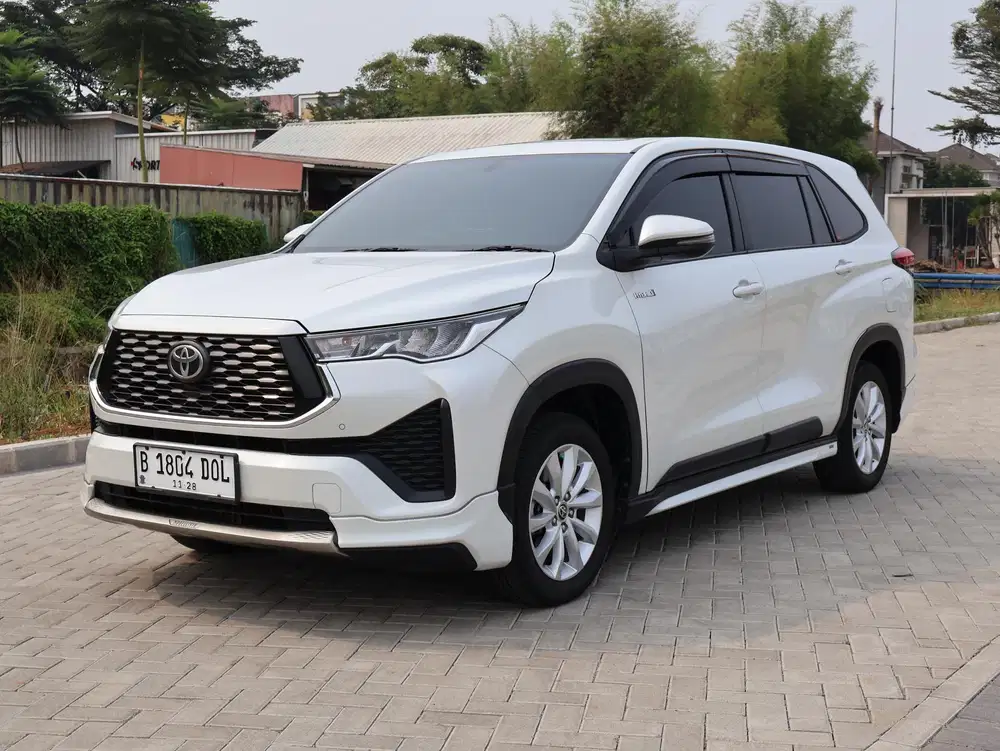 Zenix V Hybrid Modellista 2023 Putih