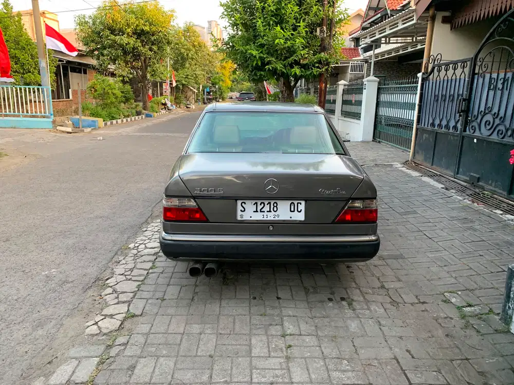 Mercedes-Benz E300 1992 Bensin