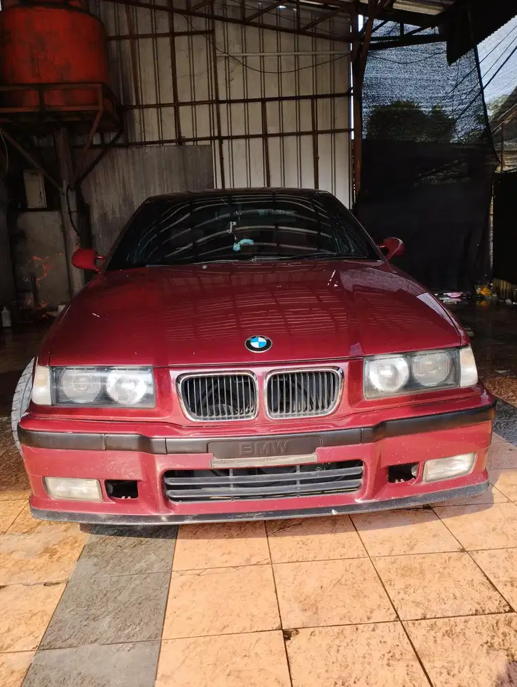 BMW 323i 1998 Bensin