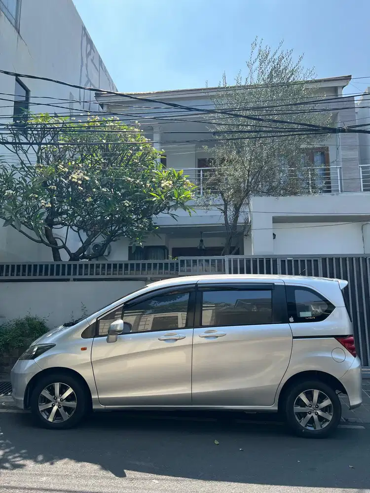 Honda Freed 2010 Bensin