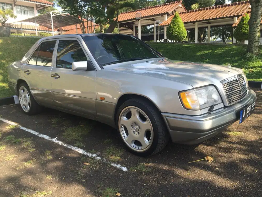 Mercedes-Benz E320 1996 Bensin