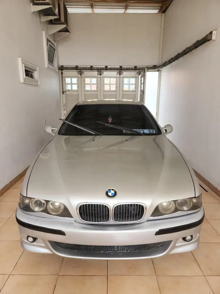 BMW 528i 1998 Bensin