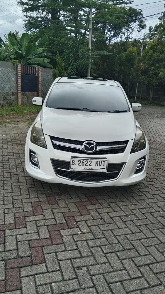 Mazda 8 tahun 2012