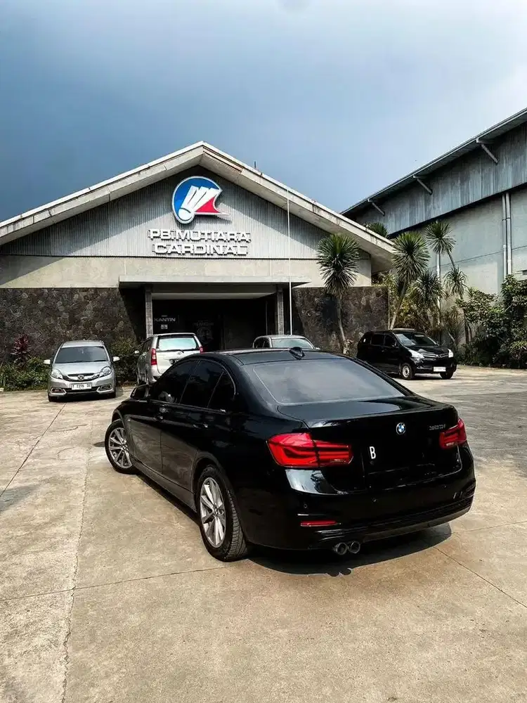 BMW 320i 2016 Bensin