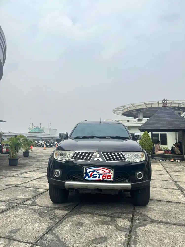 Pajero Sport Exceed Matic Diesel 2010 (Hitam)