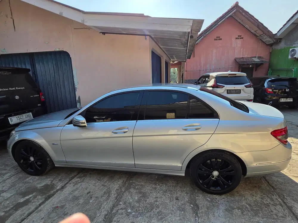 Mercedes-Benz C200 2011 Bensin