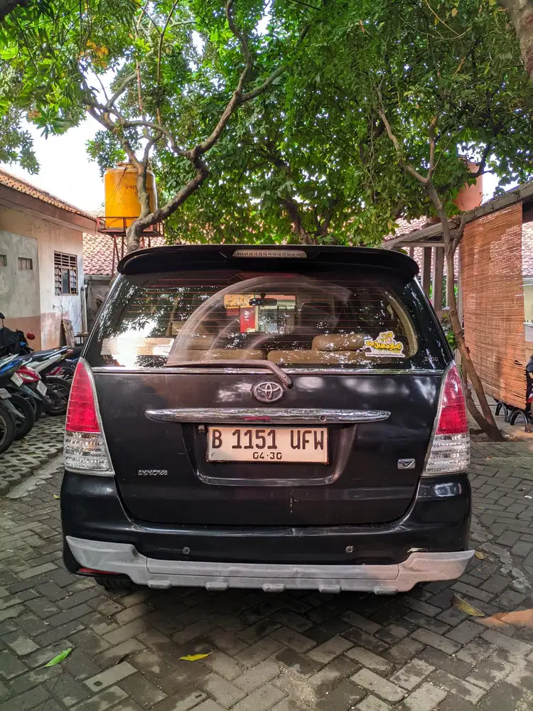 Toyota Kijang Innova 2010 Bensin